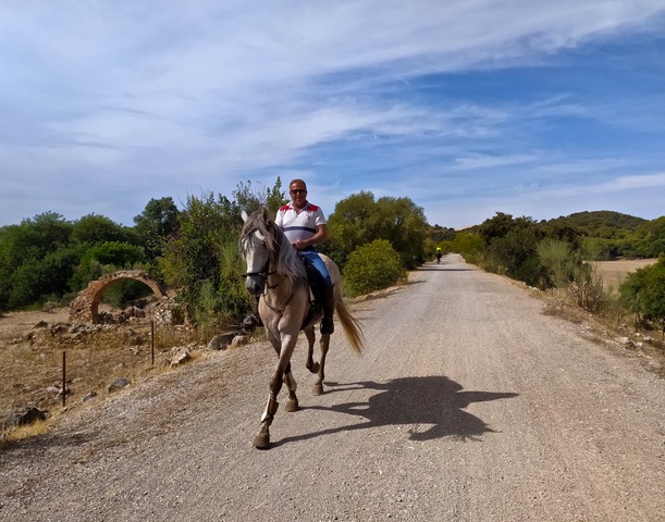 Vía Verde on horseback. Photo © Karethe Linaae